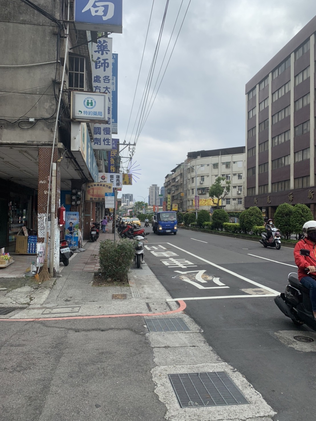 力行路一段全聯附近廣告牆-1-